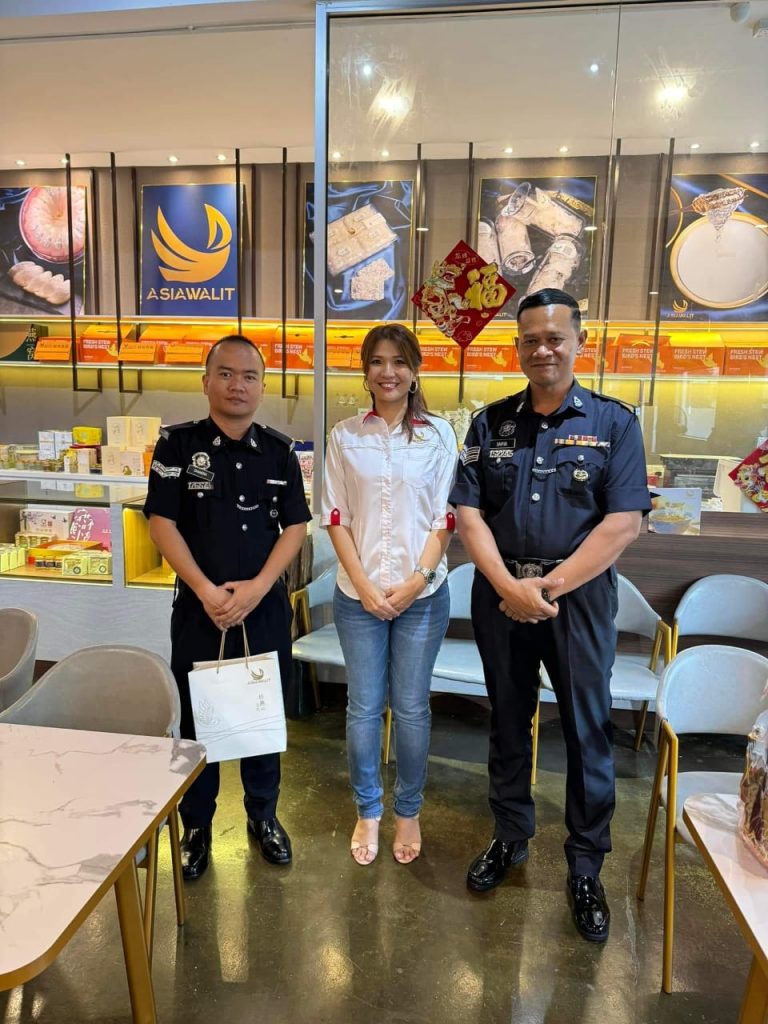 由衷感谢沙登区总警长亲自带领官员团队莅临我公司燕窝加工生产基地
